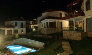 хотел Пампорово Вилидж - Снимка b_201110141200326 