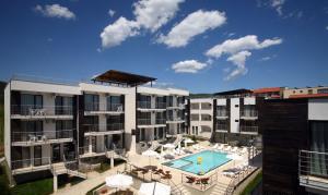 Хотел Ню Лайн Вилидж - Снимка b_201201211136476 