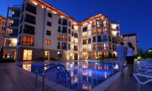 Хотел Камелот Резиденс - Снимка b_201201231206336 