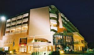 Хотел Делта Палас - Снимка b_201201261152276 