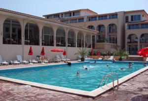 Хотел ХЕРА - Снимка b_201202091021226 