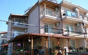 Хотел Арапя - Вила Вулкан - Снимка b_201202230913376 