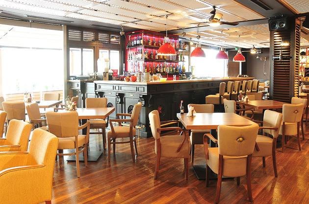 HAPPY BAR & GRILL Бъкстон - Снимка b_20140328172551755 