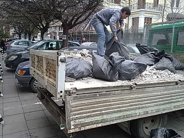 Почистване на мазета, тавани, дворове - Снимка b_201608262142241341 